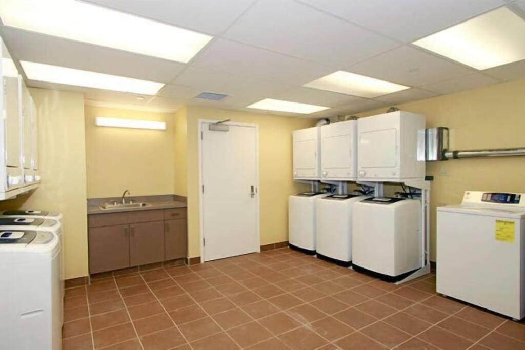 Brooks Beach Vacations Wyndham 4 Star Resort 1805 Waikiki Honolulu Exterior photo