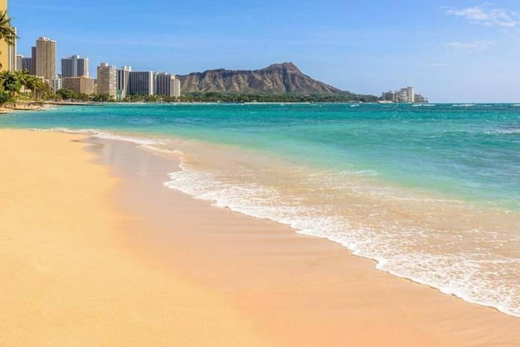 Brooks Beach Vacations Wyndham 4 Star Resort 1805 Waikiki Honolulu Exterior photo