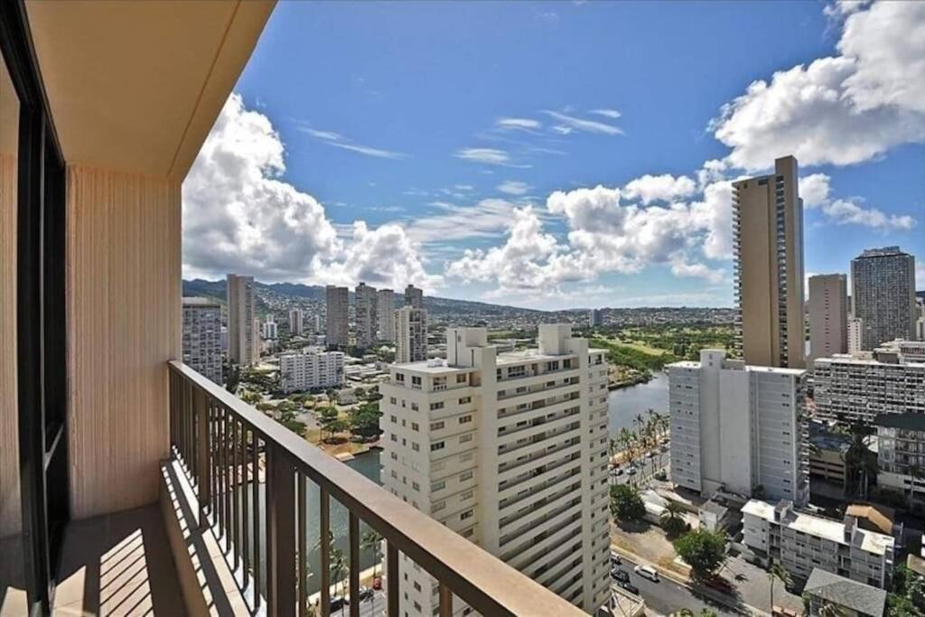 Brooks Beach Vacations Wyndham 4 Star Resort 1805 Waikiki Honolulu Exterior photo