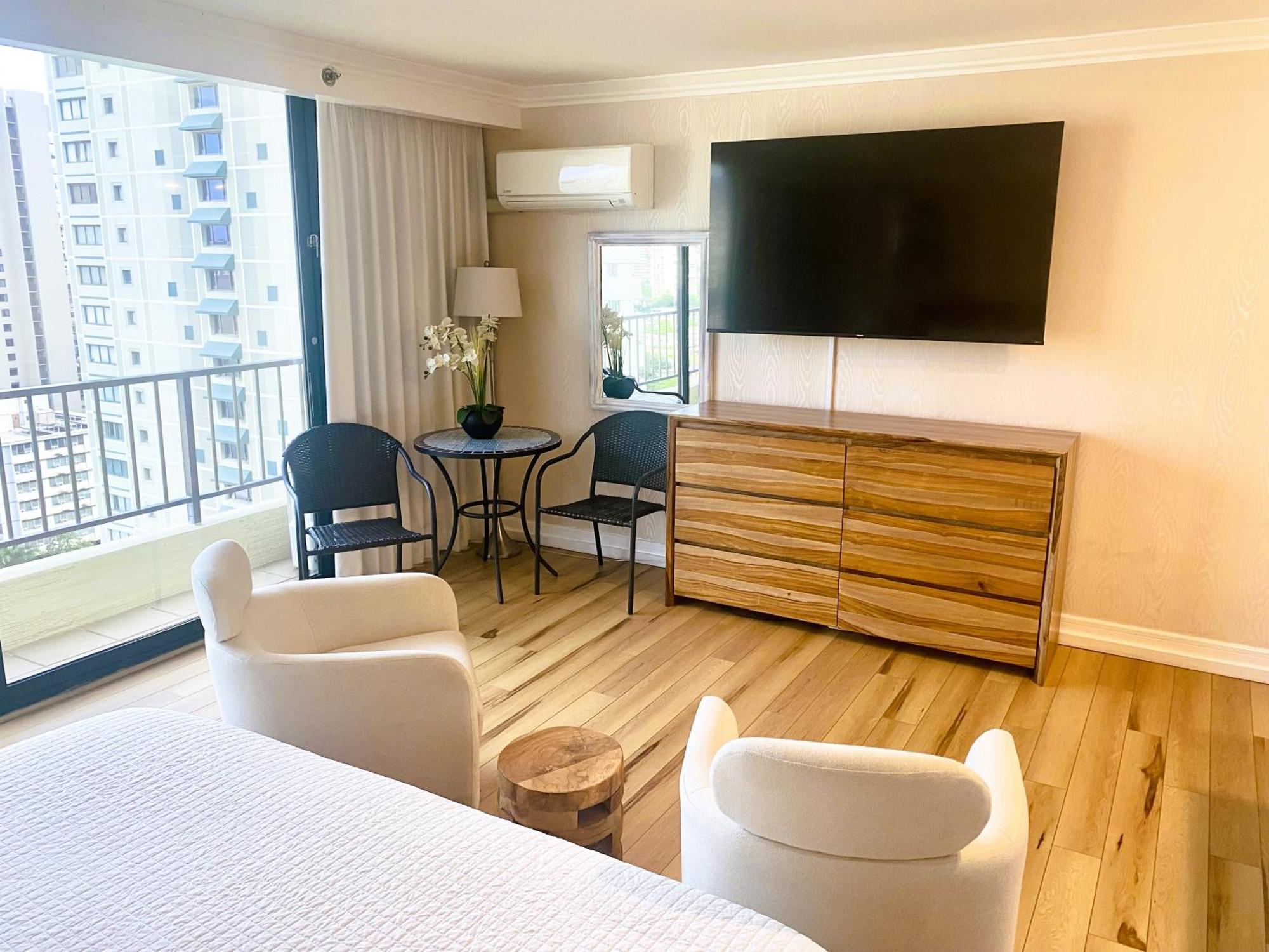 Brooks Beach Vacations Wyndham 4 Star Resort 1805 Waikiki Honolulu Exterior photo